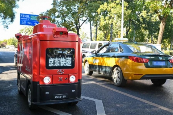 El vehículo logístico de conducción autónoma king long DIDO comienza a operar en beijing

