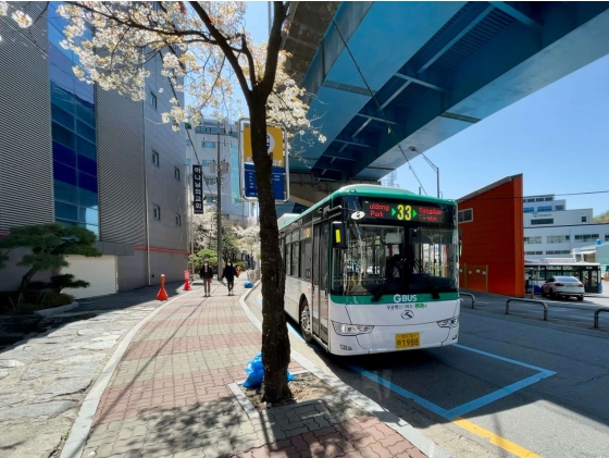 primer lote de 45 autobuses eléctricos puros king long entregados a seúl para el transporte ecológico coreano
