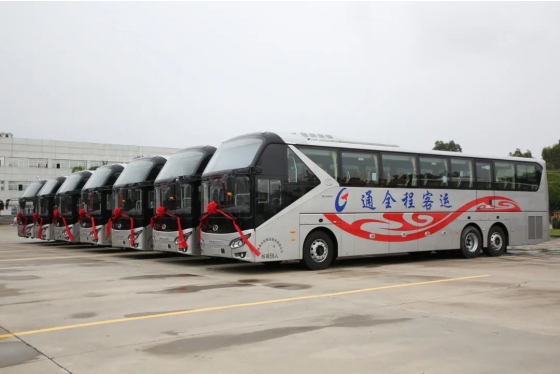 king long entrega 20 unidades de autobuses XMQ6135QY a un cliente de tianjin para su operación
