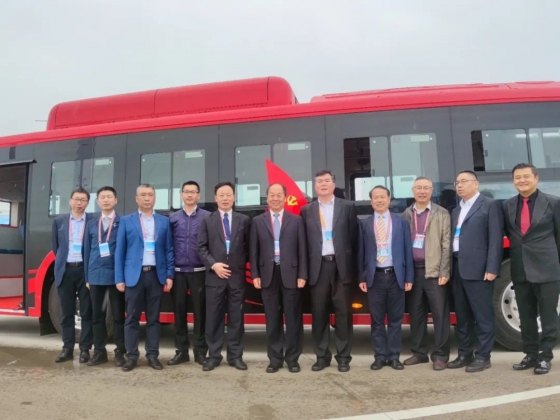 King Long lanza el primer autobús BMT compuesto de fibra de carbono de China

