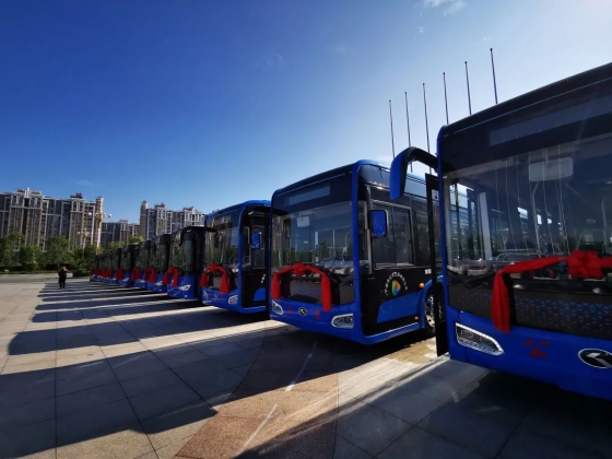 92 unidades de autobuses urbanos eléctricos king long llegan a ningde para operar
