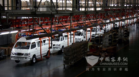 Exportación de nuevos autobuses ligeros Xiamen Kinglong en lotes por primera vez